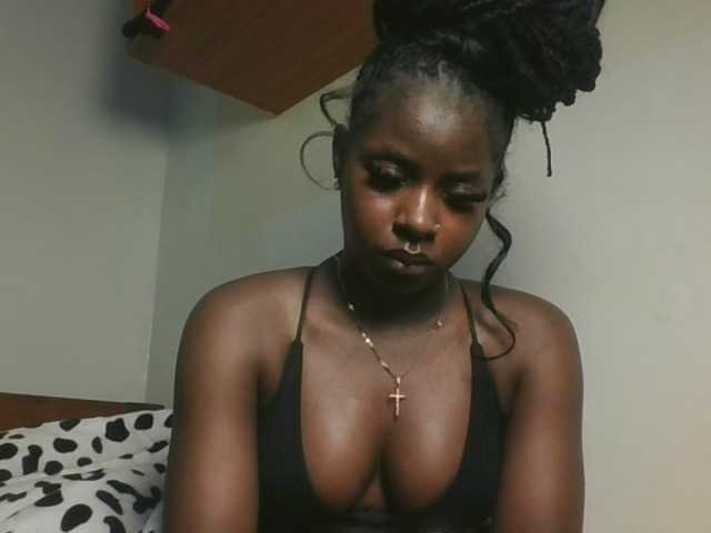 Sexykitten1 live cam on BongaCams