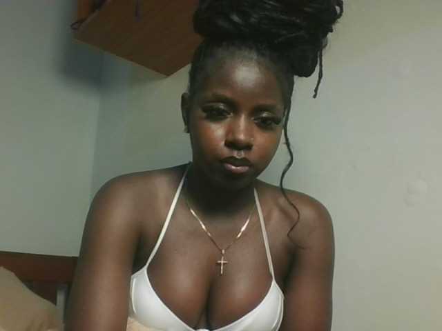 Sexykitten1 live cam on BongaCams