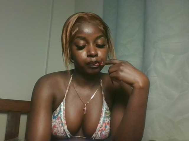 Sexykitten1 live cam on BongaCams