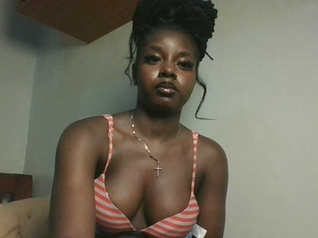 Sexykitten1 live cam on BongaCams