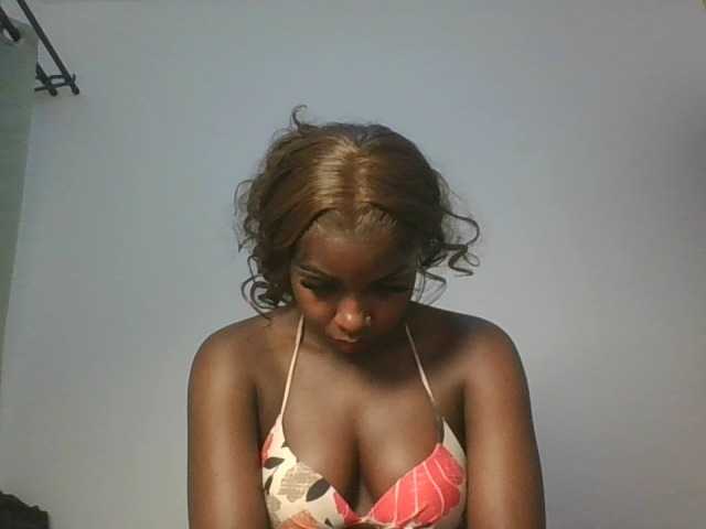 Sexykitten1 live cam on BongaCams