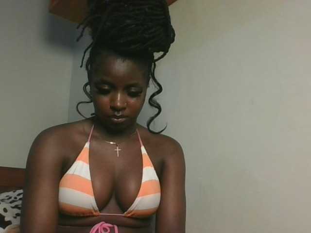 Sexykitten1 live cam on BongaCams