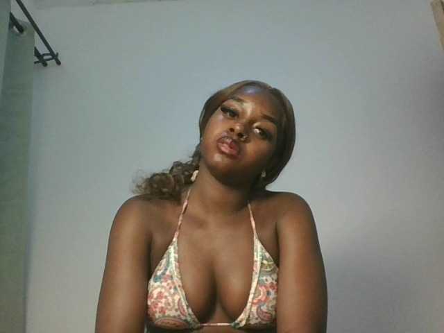 Sexykitten1 live cam on BongaCams