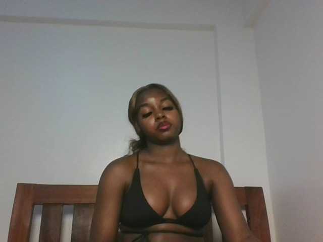 Sexykitten1 live cam on BongaCams