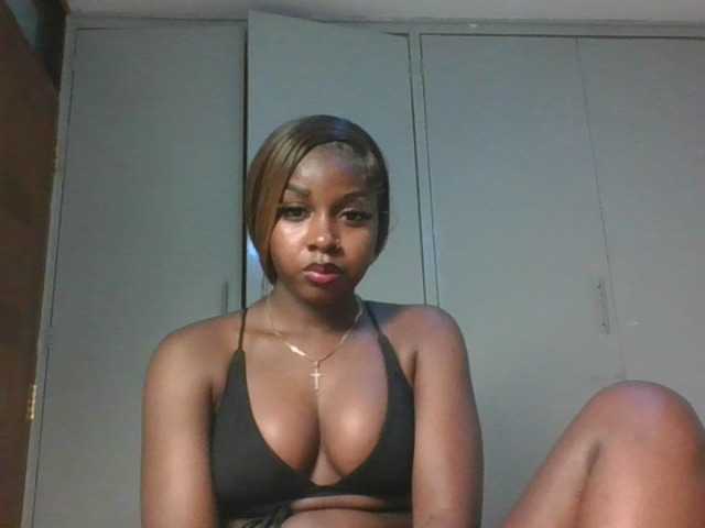 Sexykitten1 live cam on BongaCams