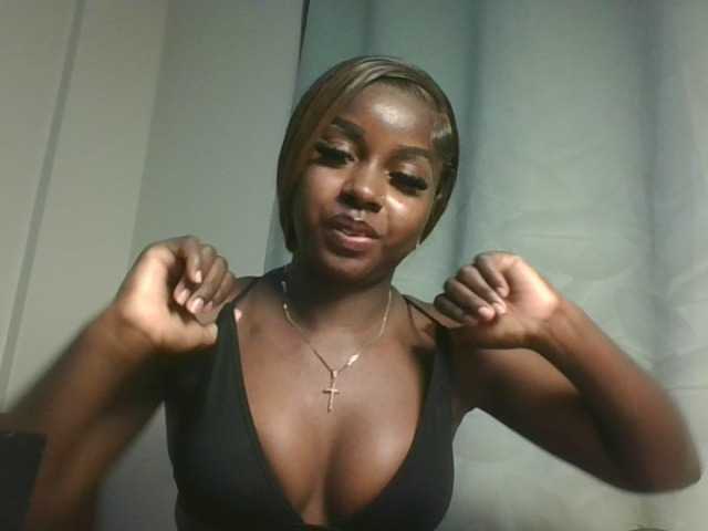 Sexykitten1 live cam on BongaCams