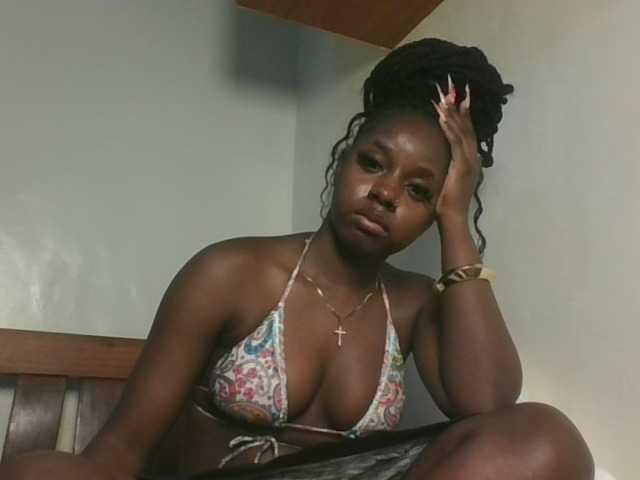Sexykitten1 live cam on BongaCams