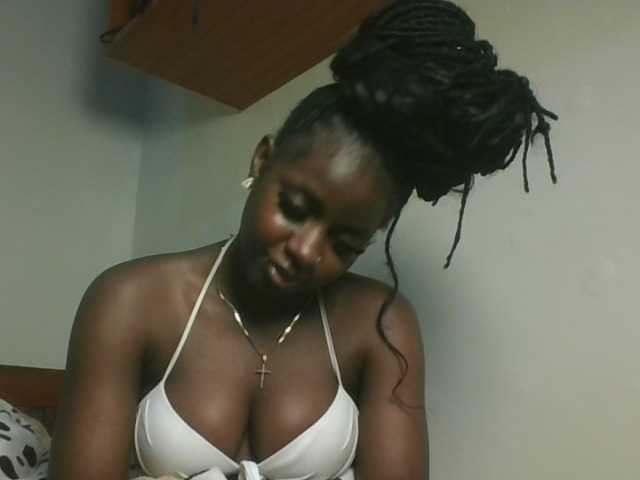 Sexykitten1 live cam on BongaCams