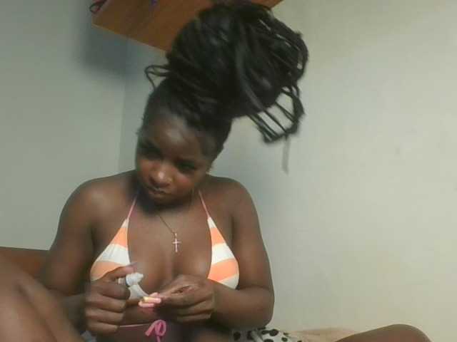 Sexykitten1 live cam on BongaCams