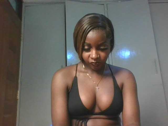 Sexykitten1 live cam on BongaCams