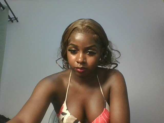 Sexykitten1 live cam on BongaCams