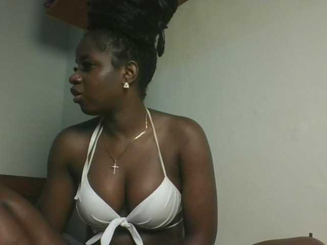 Sexykitten1 live cam on BongaCams