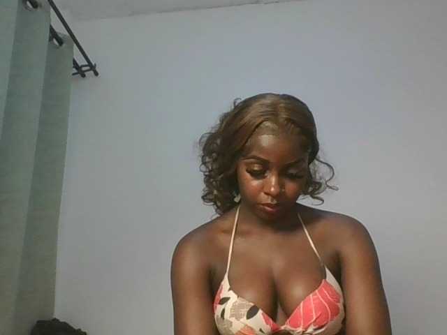 Sexykitten1 live cam on BongaCams