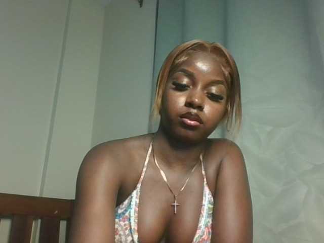 Sexykitten1 live cam on BongaCams