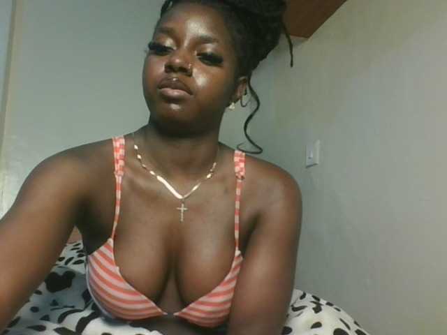 Sexykitten1 live cam on BongaCams