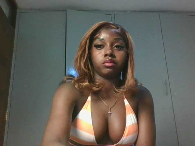 Sexykitten1 live cam on BongaCams