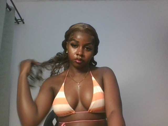 Sexykitten1 live cam on BongaCams