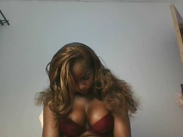 Sexykitten1 live cam on BongaCams