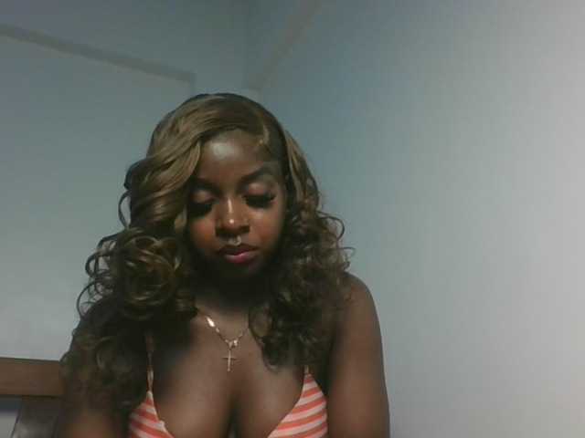 Sexykitten1 live cam on BongaCams