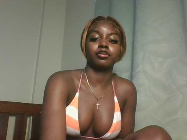 Sexykitten1 live cam on BongaCams