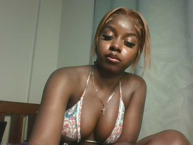 Sexykitten1 live cam on BongaCams