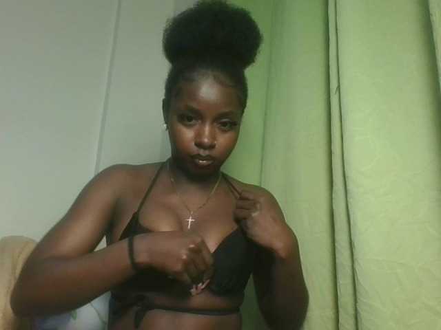 Sexykitten1 live cam on BongaCams