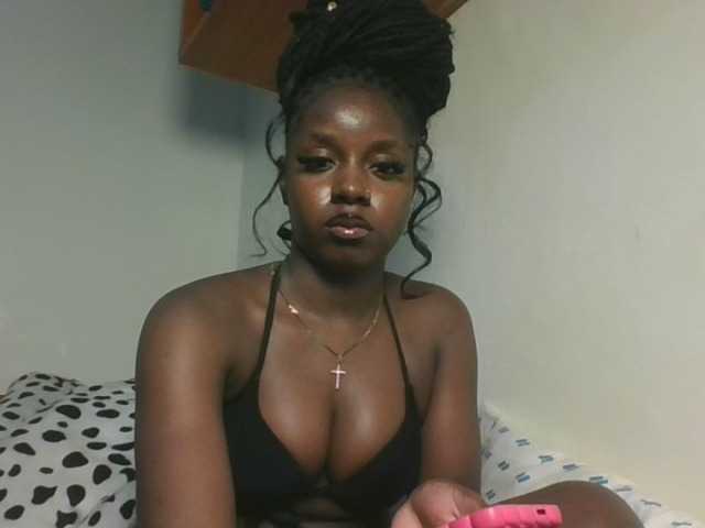 Sexykitten1 live cam on BongaCams