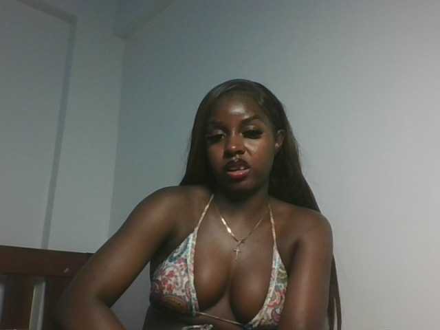 Sexykitten1 live cam on BongaCams