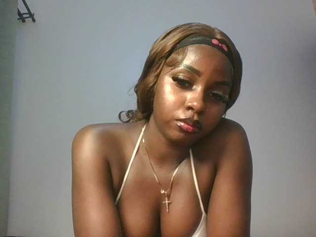 Sexykitten1 live cam on BongaCams