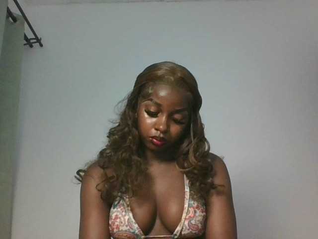 Sexykitten1 live cam on BongaCams
