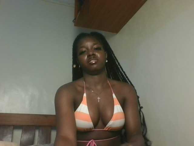 Sexykitten1 live cam on BongaCams
