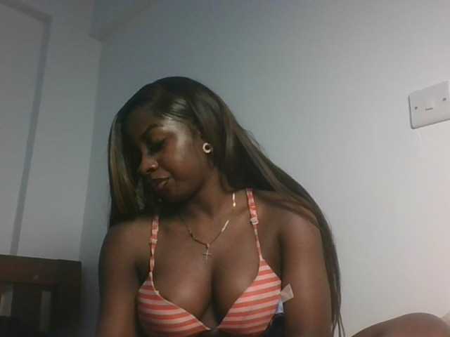 Sexykitten1 live cam on BongaCams