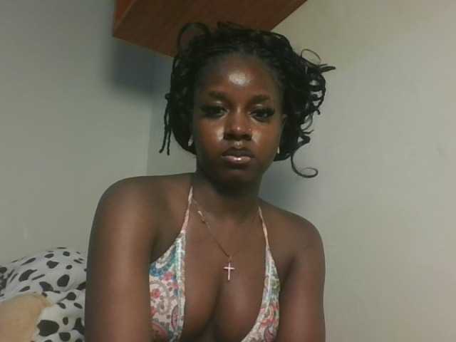 Sexykitten1 live cam on BongaCams
