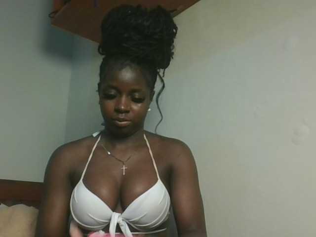 Sexykitten1 live cam on BongaCams
