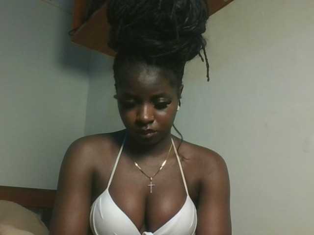 Sexykitten1 live cam on BongaCams
