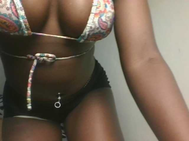 Sexykitten1 live cam on BongaCams