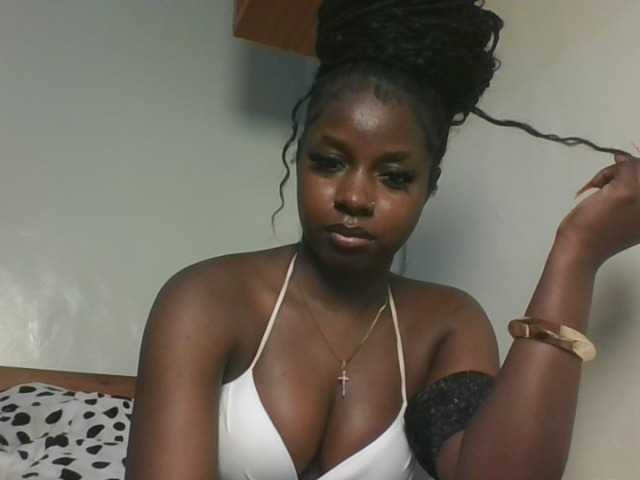 Sexykitten1 live cam on BongaCams