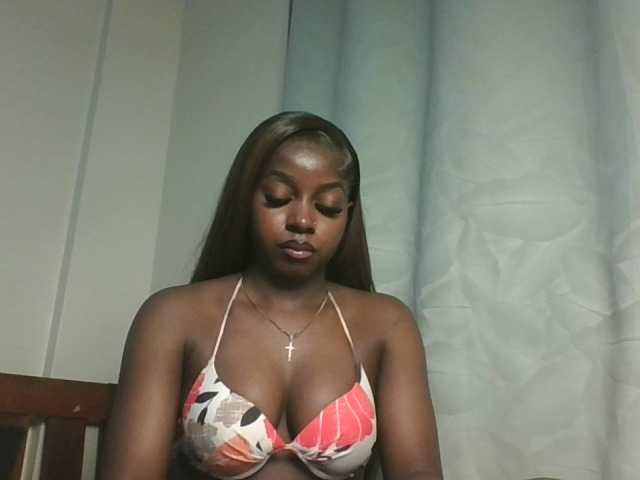 Sexykitten1 live cam on BongaCams