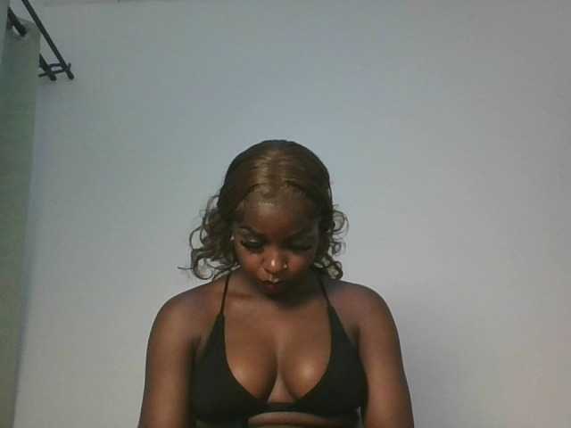 Sexykitten1 live cam on BongaCams