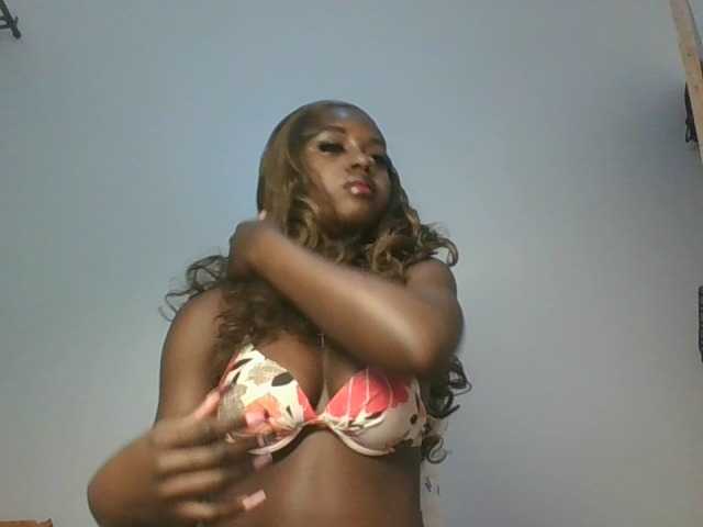 Sexykitten1 live cam on BongaCams