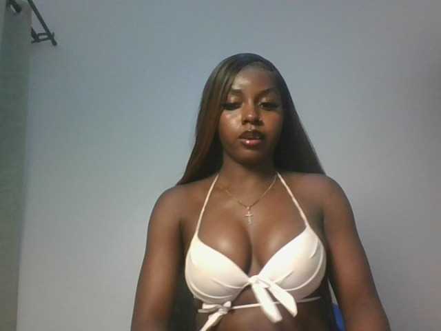 Sexykitten1 live cam on BongaCams