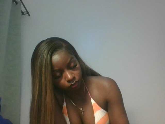 Sexykitten1 live cam on BongaCams