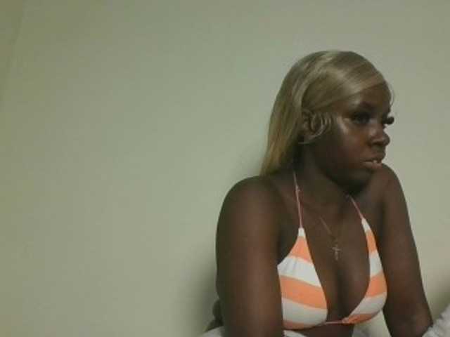 Sexykitten1 live cam on BongaCams