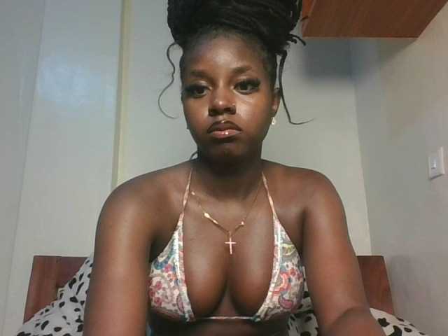 Sexykitten1 live cam on BongaCams