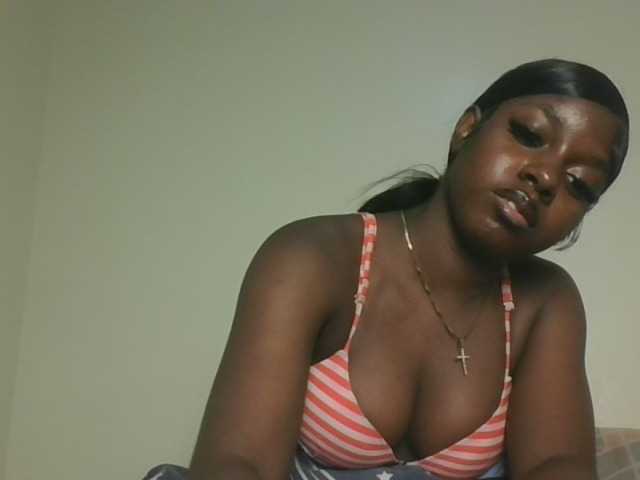 Sexykitten1 live cam on BongaCams