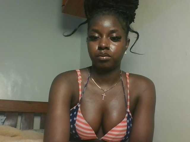 Sexykitten1 live cam on BongaCams