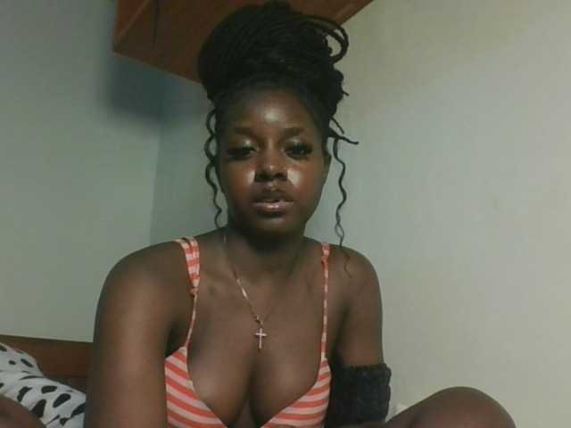 Sexykitten1 live cam on BongaCams