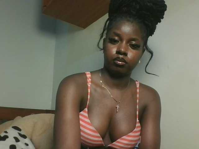 Sexykitten1 live cam on BongaCams