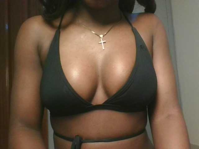 Sexykitten1 live cam on BongaCams
