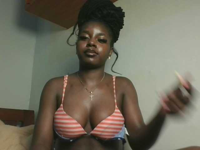Sexykitten1 live cam on BongaCams